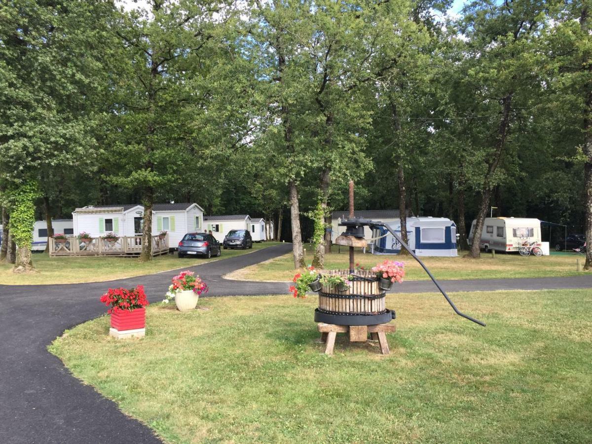 Camping Les Petites Minaudieres 호텔 Saint-Sauveur  외부 사진